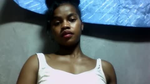 elodie228680 online show from June 2026 07:04:02 PM