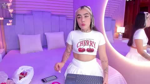 Elodie  online show from February 2025 12:05:02 PM