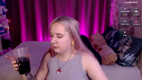 Snapshot of elovinora chatting on December 2024 08:10:02 PM Ela give me a thumbs up if you like it  and this is important for the development of the account online show from December 2024 08:10:02 PM