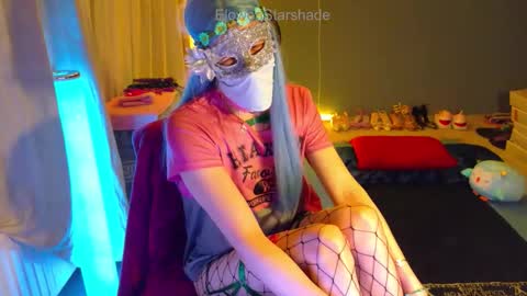 Snapshot of elowenstarshade chatting on April 2026 09:04:01 PM ElowenStarshade online show from April 2026 09:04:01 PM