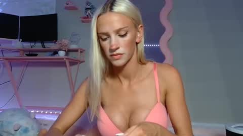 Snapshot of elsa_may chatting on April 2026 12:57:01 AM elsa_may online show from April 2026 12:57:01 AM