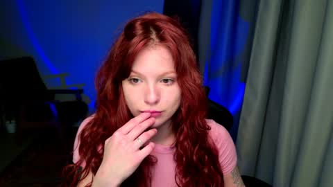 Snapshot of elsie_ginger chatting on April 2026 10:11:01 PM Elsie online show from April 2026 10:11:01 PM