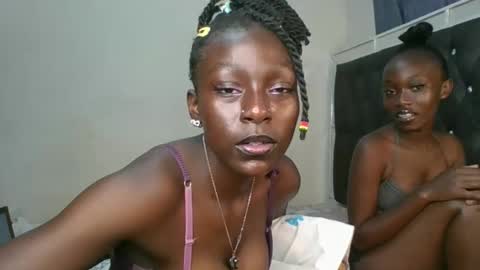 Snapshot of elsiejoy chatting on November 2025 07:40:01 AM elsiejoy online show from November 2025 07:40:01 AM
