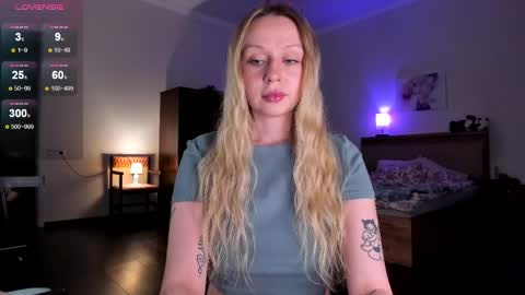 Emilie online show from April 2026 04:54:01 PM