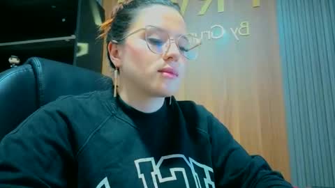Snapshot of ema_04 chatting on February 2026 03:11:01 PM Estefany Martinez Acua INSTAGRAM ema 04oficial online show from February 2026 03:11:01 PM