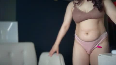 Snapshot of ema_lov3 chatting on July 2026 02:05:01 AM Ema Love online show from July 2026 02:05:01 AM