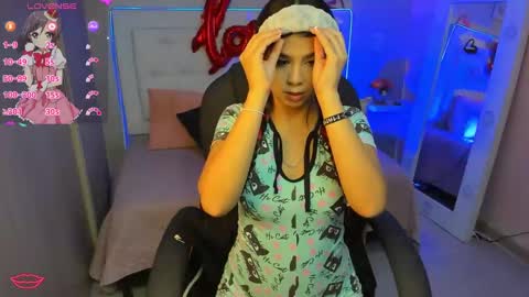 Snapshot of emalinda__hills chatting on February 2025 11:55:01 AM EMA online show from February 2025 11:55:01 AM