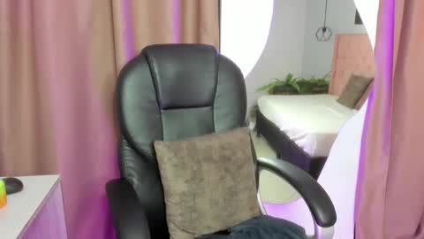 Snapshot of emalinda__hills chatting on February 2026 02:59:02 AM EMA online show from February 2026 02:59:02 AM