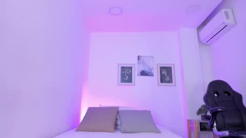 emelie_89 online show from February 2025 12:28:01 PM