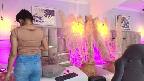 Snapshot of emelie_ch_ chatting on January 2025 03:59:01 AM Emily  online show from January 2025 03:59:01 AM