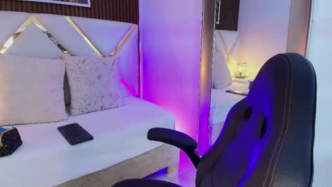 Emily  online show from March 2026 04:06:02 AM