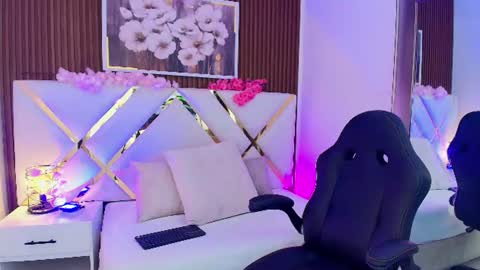Snapshot of emelie_ch_ chatting on July 2026 07:55:01 AM Emily online show from July 2026 07:55:01 AM