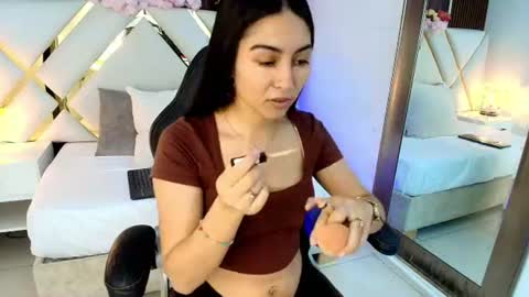 Snapshot of emelie_ch_ chatting on August 2026 05:21:02 AM Emily online show from August 2026 05:21:02 AM