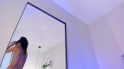 Snapshot of emely_deluxe chatting on October 2025 11:33:02 AM Emely online show from October 2025 11:33:02 AM