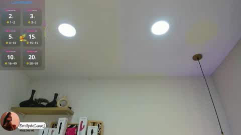 Snapshot of emely_deluxe chatting on November 2025 11:33:02 AM Emely online show from November 2025 11:33:02 AM