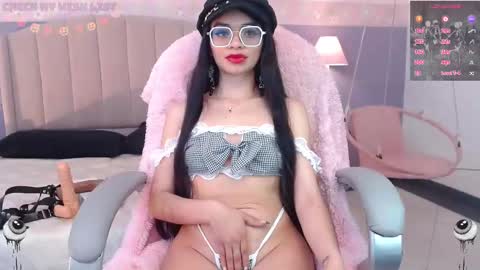Snapshot of emerald_gh chatting on October 2025 10:00:02 PM Danna online show from October 2025 10:00:02 PM