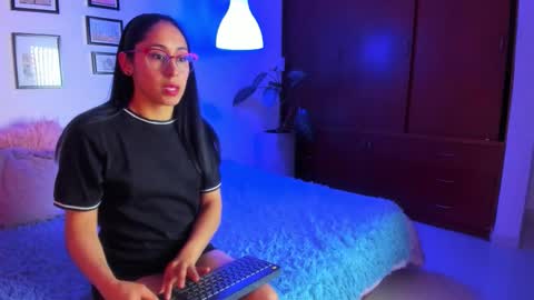 Snapshot of emi_sweet1 chatting on February 2026 03:05:01 AM Emi online show from February 2026 03:05:01 AM