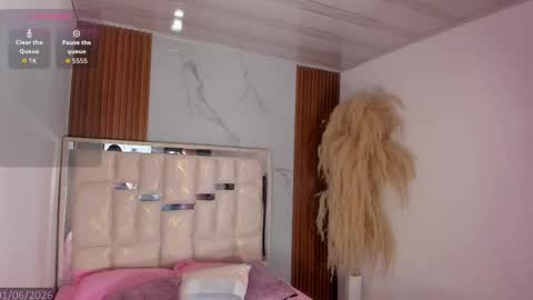 emiily_cuteee online show from June 2026 12:18:02 PM