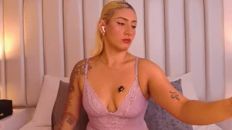 EMILY ROBERTS online show from November 2025 03:08:02 AM