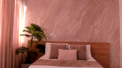 Snapshot of emiily_smile chatting on December 2025 12:32:01 PM Emily online show from December 2025 12:32:01 PM