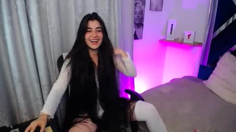 emilayton_ online show from December 2024 06:37:01 AM