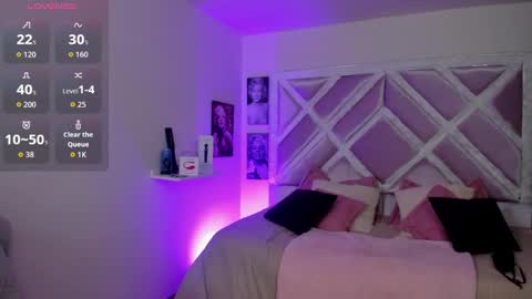 emilayton_ online show from October 2025 07:22:02 PM