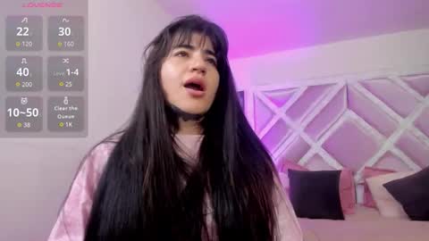 emilayton_ online show from October 2025 06:39:02 PM