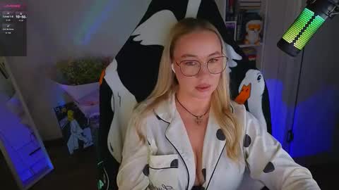 Snapshot of emili1_bc chatting on September 2025 11:04:02 PM Emili online show from September 2025 11:04:02 PM