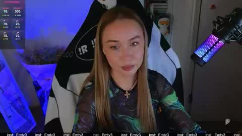 Emili online show from December 2025 04:23:02 PM