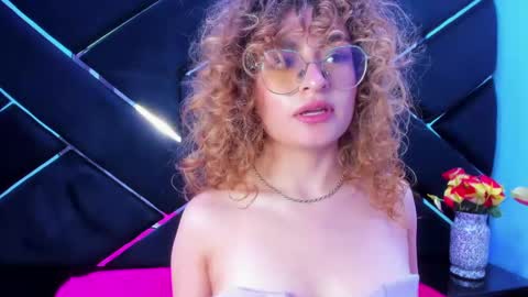 Emy  online show from September 2025 09:17:02 PM