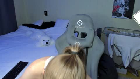 emili_sweet__ online show from December 2024 05:18:02 PM