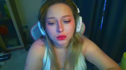 Snapshot of emiliaaah chatting on February 2026 09:19:02 AM emiliaaah online show from February 2026 09:19:02 AM