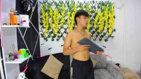 Snapshot of emilicollinss chatting on December 2024 05:27:01 AM EMILI AND GIN online show from December 2024 05:27:01 AM