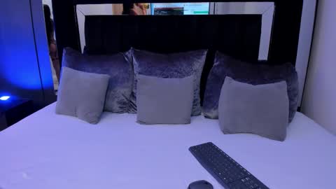 Emillie online show from October 2025 10:09:02 PM