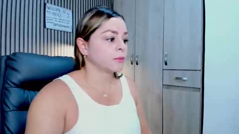 emilirosses online show from October 2025 12:04:02 PM