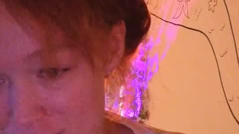 Emi  online show from February 2026 06:39:01 PM