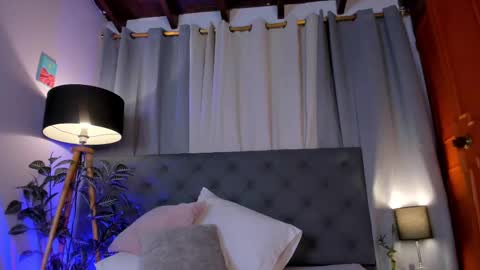 Emilly Kiss online show from October 2025 01:08:02 PM