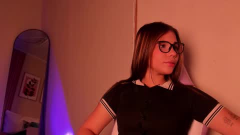 Snapshot of emily_beltonn chatting on February 2026 07:54:01 PM online show from February 2026 07:54:01 PM