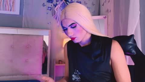 emily_castillo1_ online show from April 2026 05:05:01 AM
