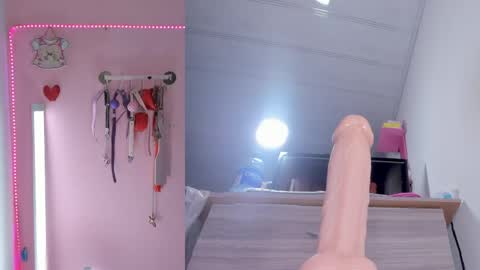 emily_foxxxi online show from April 2026 10:51:02 PM