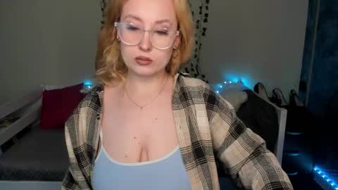 Snapshot of emily_gin chatting on September 2025 02:16:02 AM EMILY online show from September 2025 02:16:02 AM