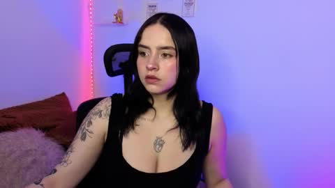 Snapshot of emily_lindey_ chatting on February 2026 02:26:02 AM Emily Lindey online show from February 2026 02:26:02 AM