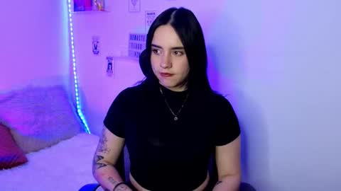 Emily Lindey online show from March 2026 05:33:02 AM