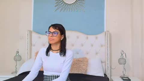 Emily online show from November 2025 07:12:01 PM