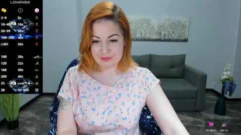 Snapshot of emily_midlton chatting on May 2026 12:44:02 PM Emily online show from May 2026 12:44:02 PM