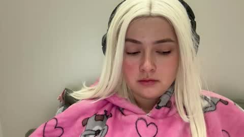 emily_morning_dew online show from December 2025 09:44:01 PM