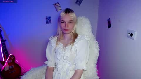 Snapshot of emily_nyaffe chatting on December 2025 09:09:01 PM Lia online show from December 2025 09:09:01 PM