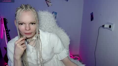 Snapshot of emily_nyaffe chatting on January 2026 05:10:02 AM Lia online show from January 2026 05:10:02 AM