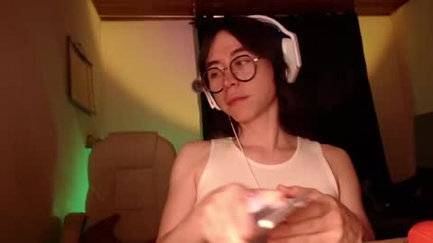 Snapshot of emily_pearl_ chatting on December 2024 01:35:01 AM emily_pearl_ online show from December 2024 01:35:01 AM