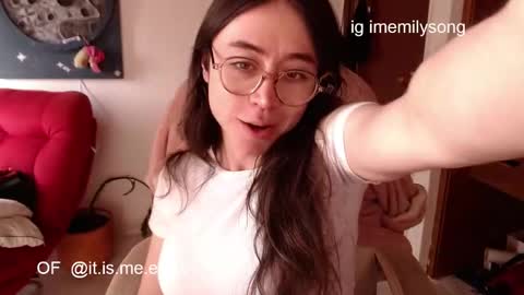 Snapshot of emily_pearl_ chatting on February 2026 07:32:02 PM emily_pearl_ online show from February 2026 07:32:02 PM